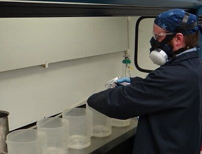 Technician validating a particle extraction method in the cleanliness laboratory