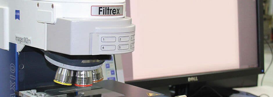 Cleanliness testing microscope connected to particle analysis software